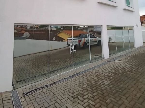 Aplicação profissional de película de proteção solar